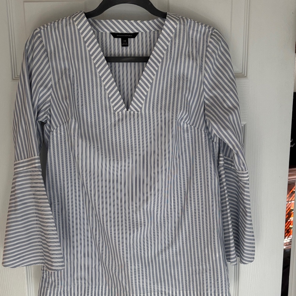 Banana Republic V-Neck Top